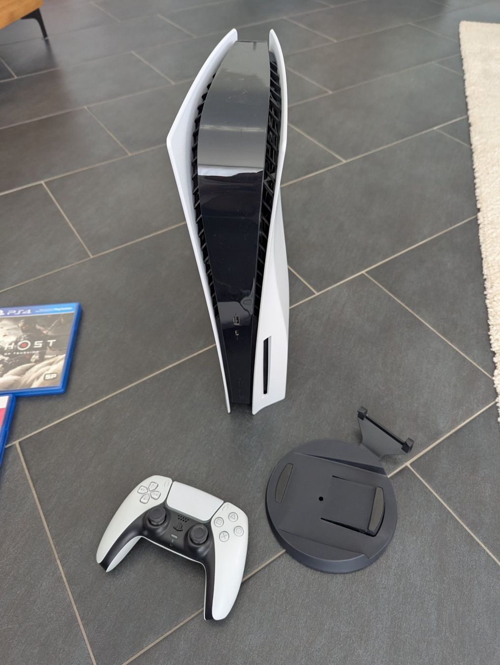 Sony Console: Ps5 mit Disc Laufwerk + 2TB SSD – Usato da Bellikon venduto da ArcherS. 1
