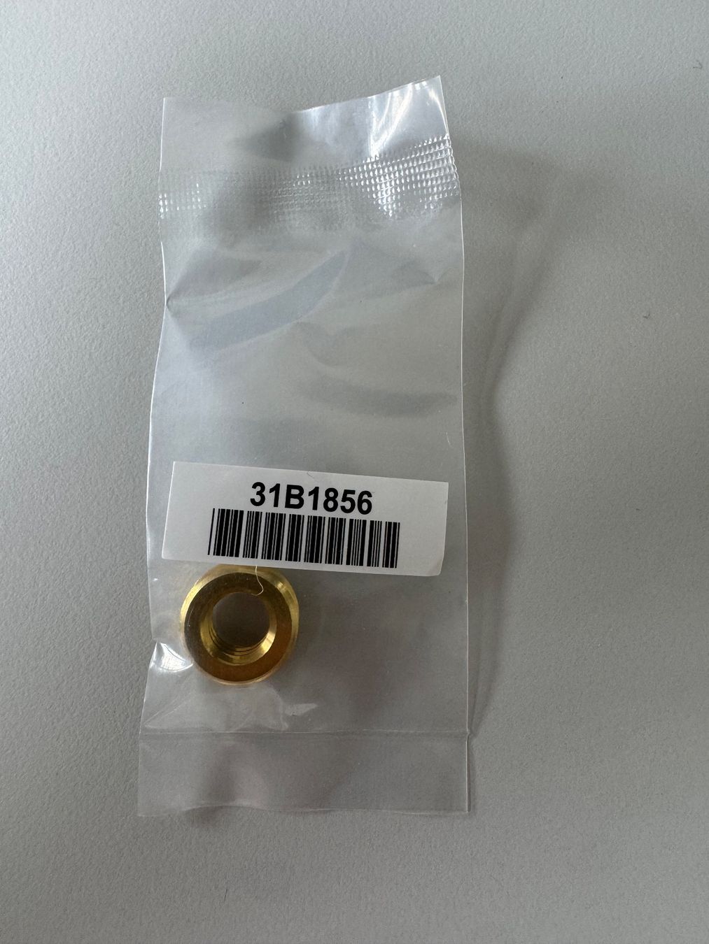 Microfoni: Shure Reduzierring, Mikrofongewinde, 5/8 - 3/8 Adapter – Nuovo e nell'imballaggio originale da Weinfelden venduto da rizzla360