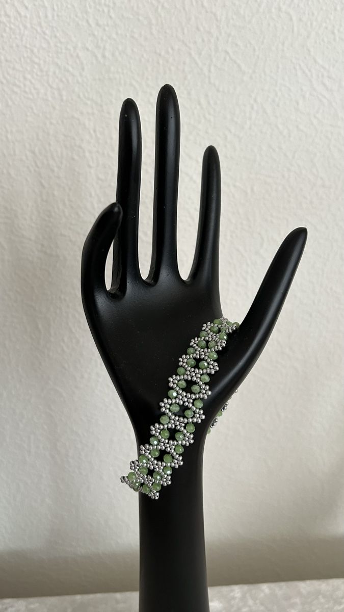Armbänder & -reifen: Handgemachtes Perlenarmband grün/silber – Neu (gemäss Beschreibung) aus Ettiswil von nat_9vgc