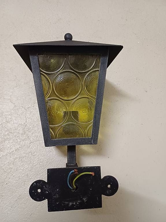 Lampade: Wandlampe , Laterne aussen Gusseisen – Usato da Reichenbach i. K. venduto da Noemib01 1