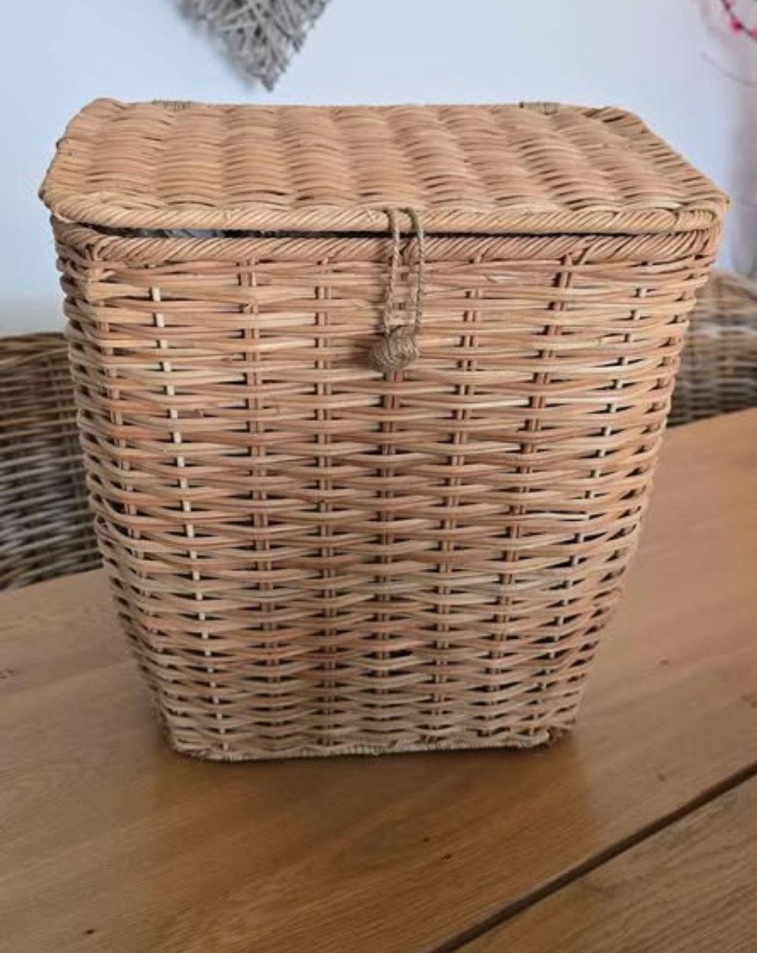 Autres articles pour la maison: Schöne Korb mit deckel  – D'occasion à Weggis par bdrm48