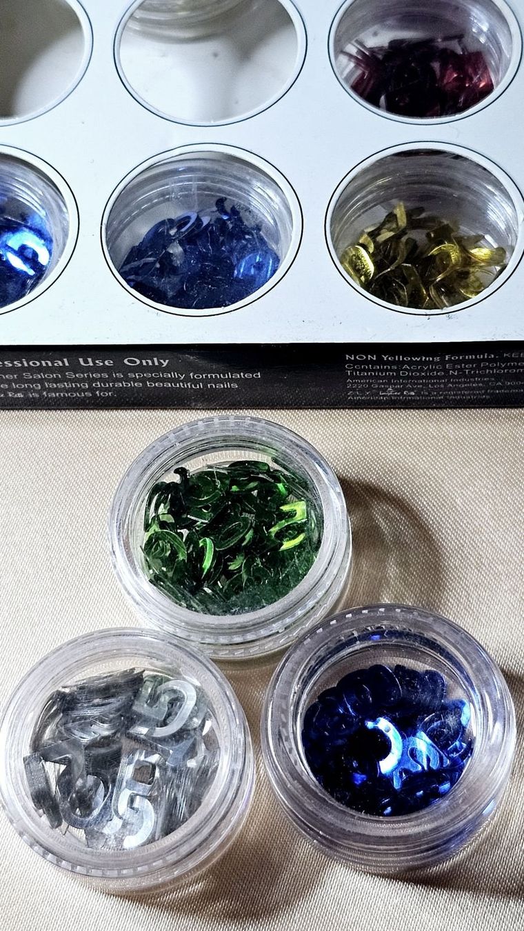 Unghie finte: Nail Art Metallic Set Ziffern – Nuovo (secondo la descrizione) da Grenchen venduto da dar_6d52 1