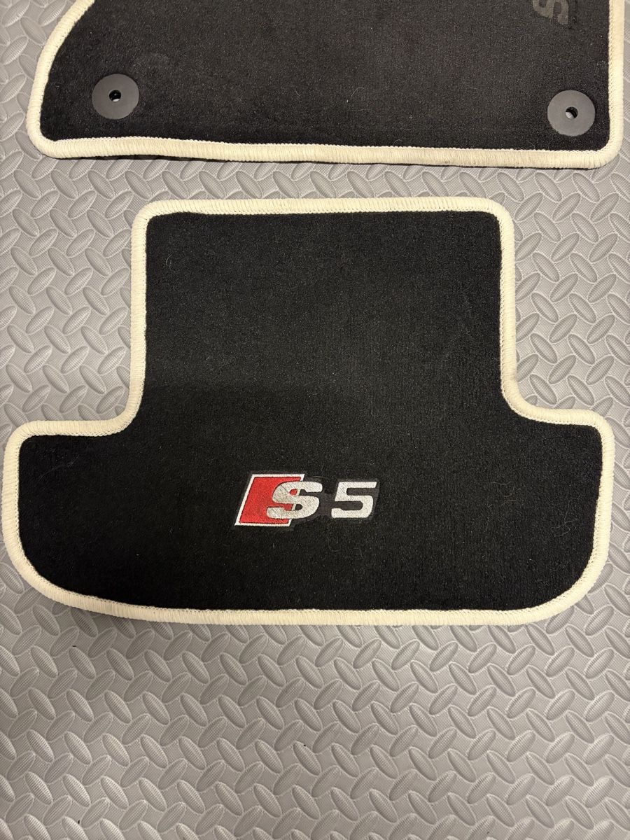 Audi Tappeti & Tappetini: Original Audi S5 (8T) Fussmatten mit Logo – Usato da Buchs AG venduto da Nicola1250 3