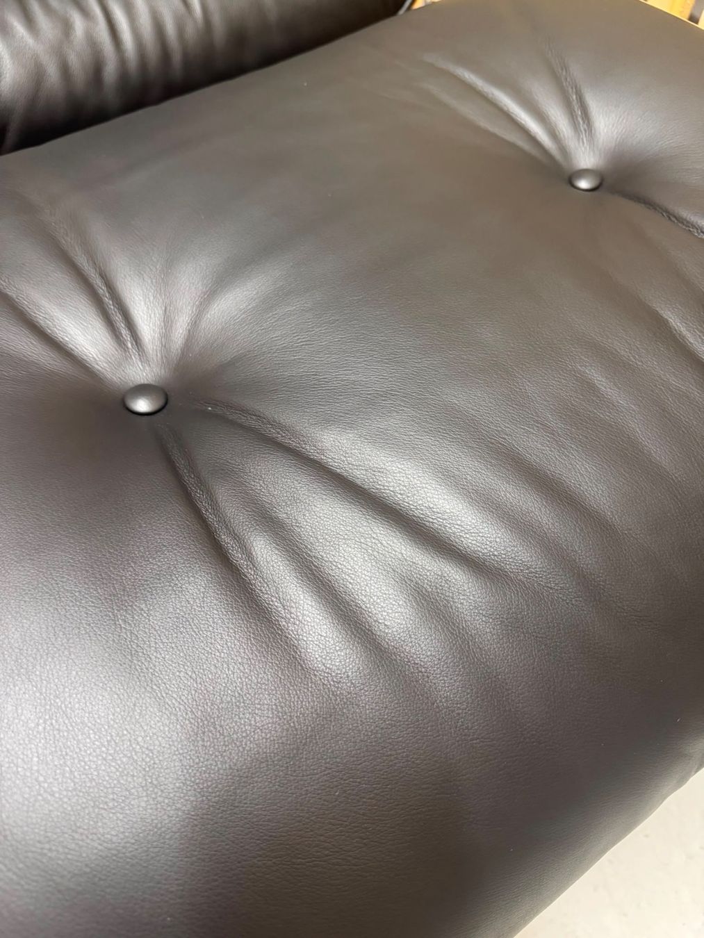 Vitra Poltrone: Vitra Lounge chair&ottoman – Usato da Basel venduto da iinnaa 6