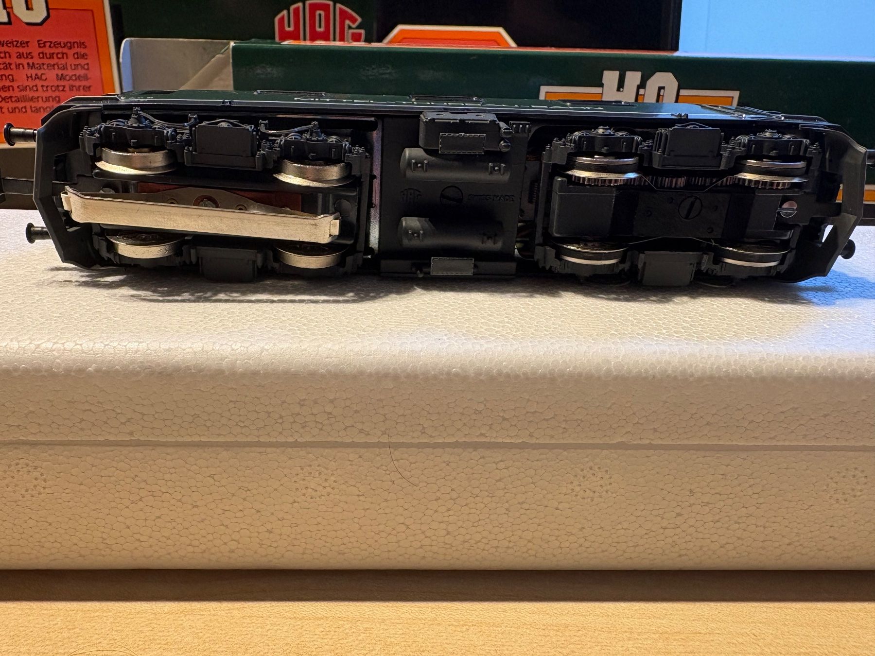 Hag Modelleisenbahnen: Hag 272 Re 4/4II MThB – Neu und originalverpackt aus Corcelles Payerne von Pierre66 3