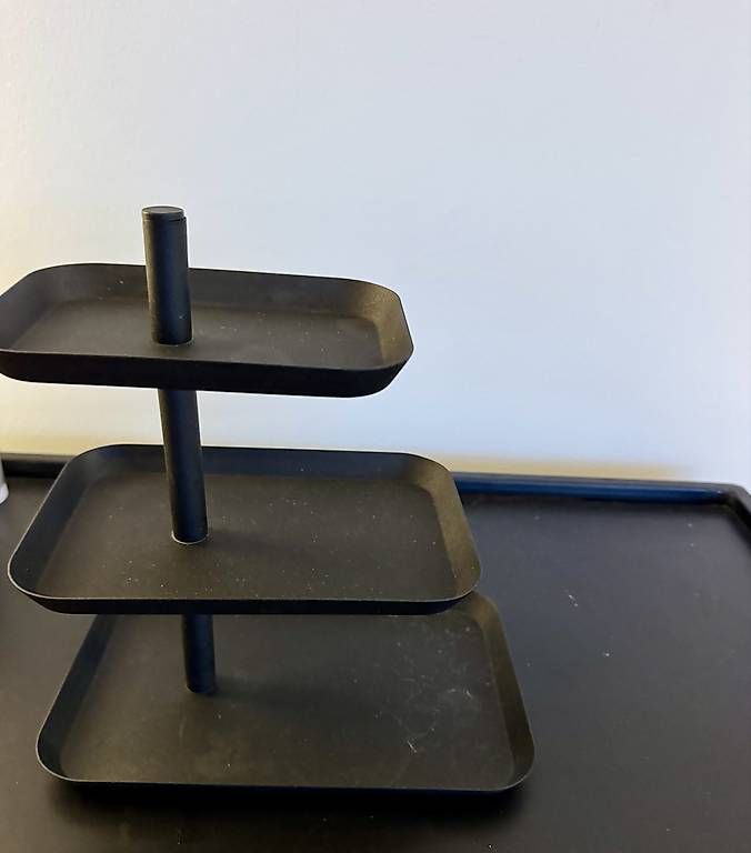 Sonstige Dekorationen & Accessoires: Yamazaki Tower Etagère in schwarz – Gebraucht aus Zürich von reb_dj6r 2