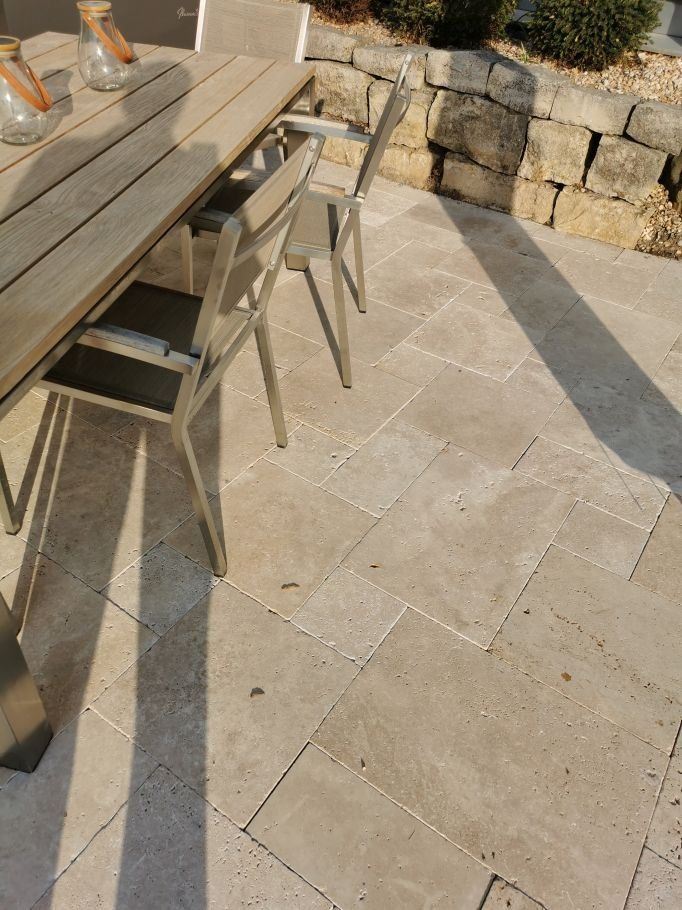 Rivestimenti per pavimenti: Gartenplatten Naturstein TRAVERTIN HELL antik getrommelt 3cm – Nuovo (secondo la descrizione) da Thalwil venduto da Qualitaetdesign 2