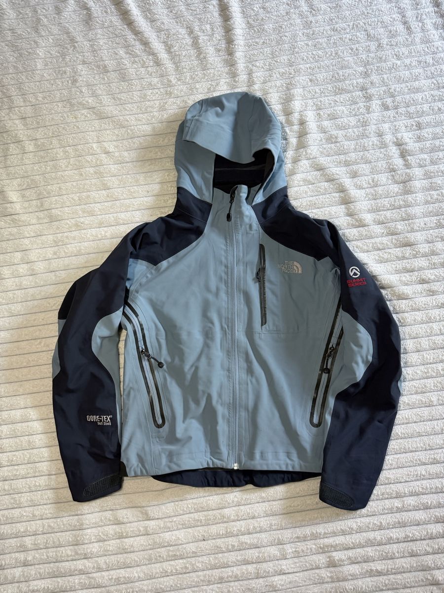 North Face Jacken: The North Face Gore-Tex Softshelljacke Original – Gebraucht aus Vionnaz von b_f_d_r_g