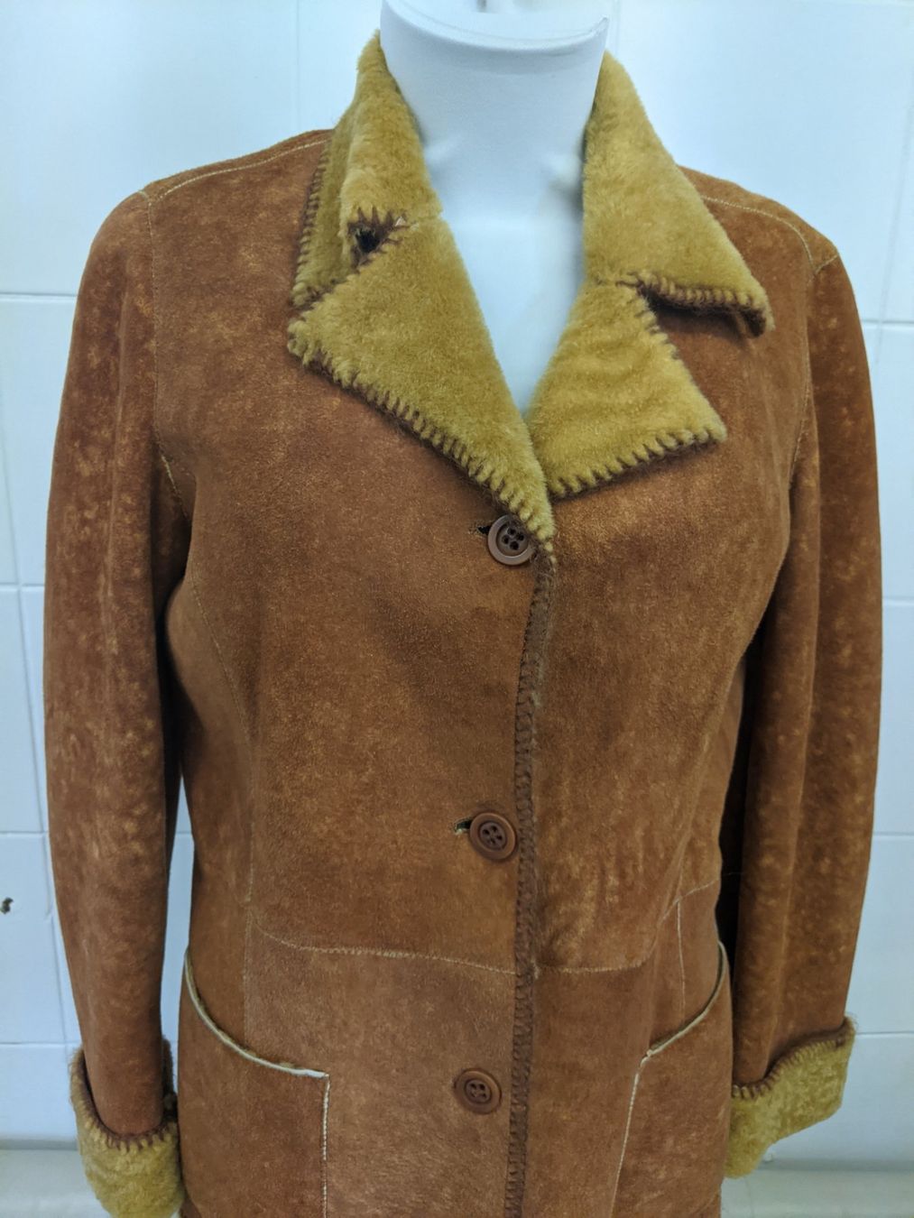 Cappotti: Lammfell  Mantel oder Blazer Gr 42 – Usato da Langnau am Albis venduto da Judithsebi 1