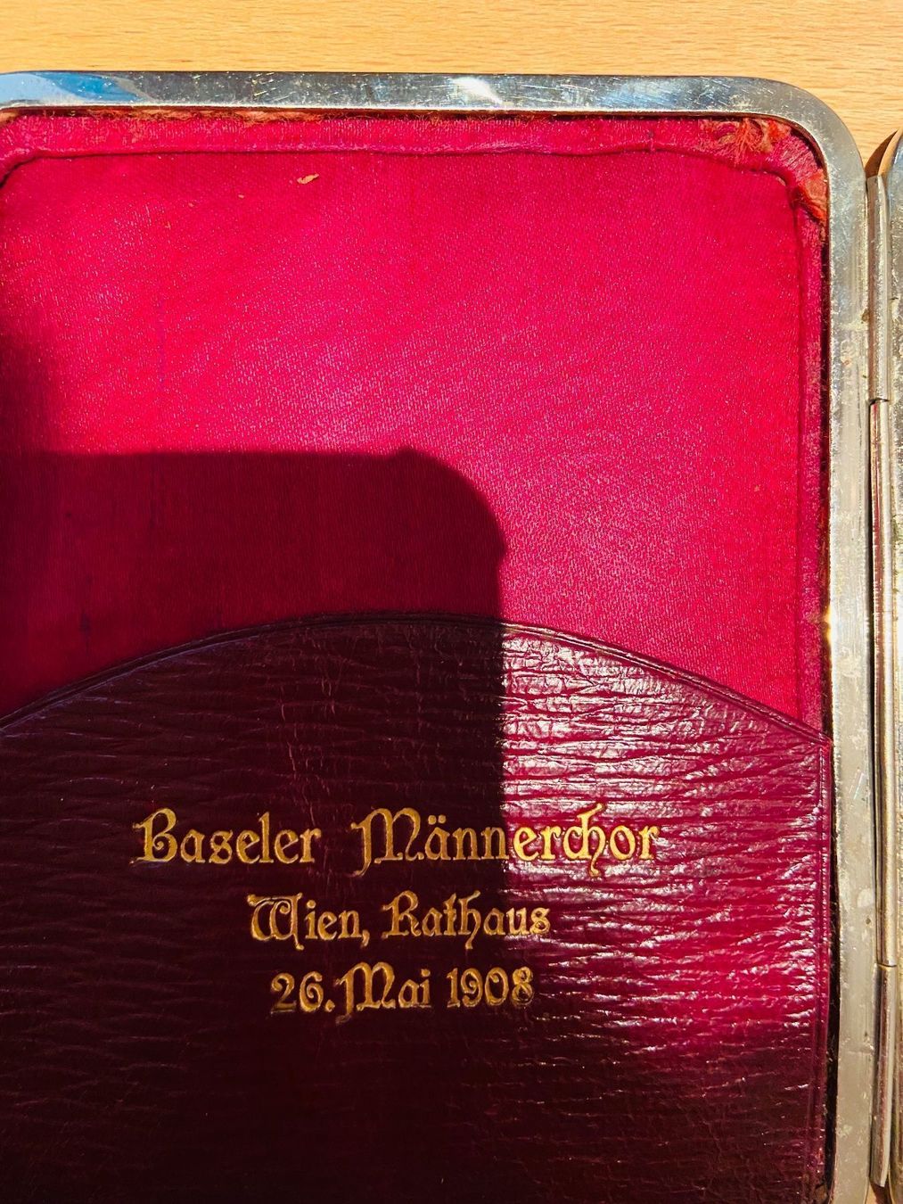 Altro in  Abbigliamento & Accessori: Antikes Etui Baseler Männerchor Wien 1908 – Usato da Gipf-Oberfrick venduto da Iberico 8