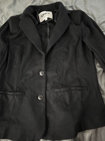 Schicker ONLY Blazer, Grösse 38 - Perfekt für den Herbst!