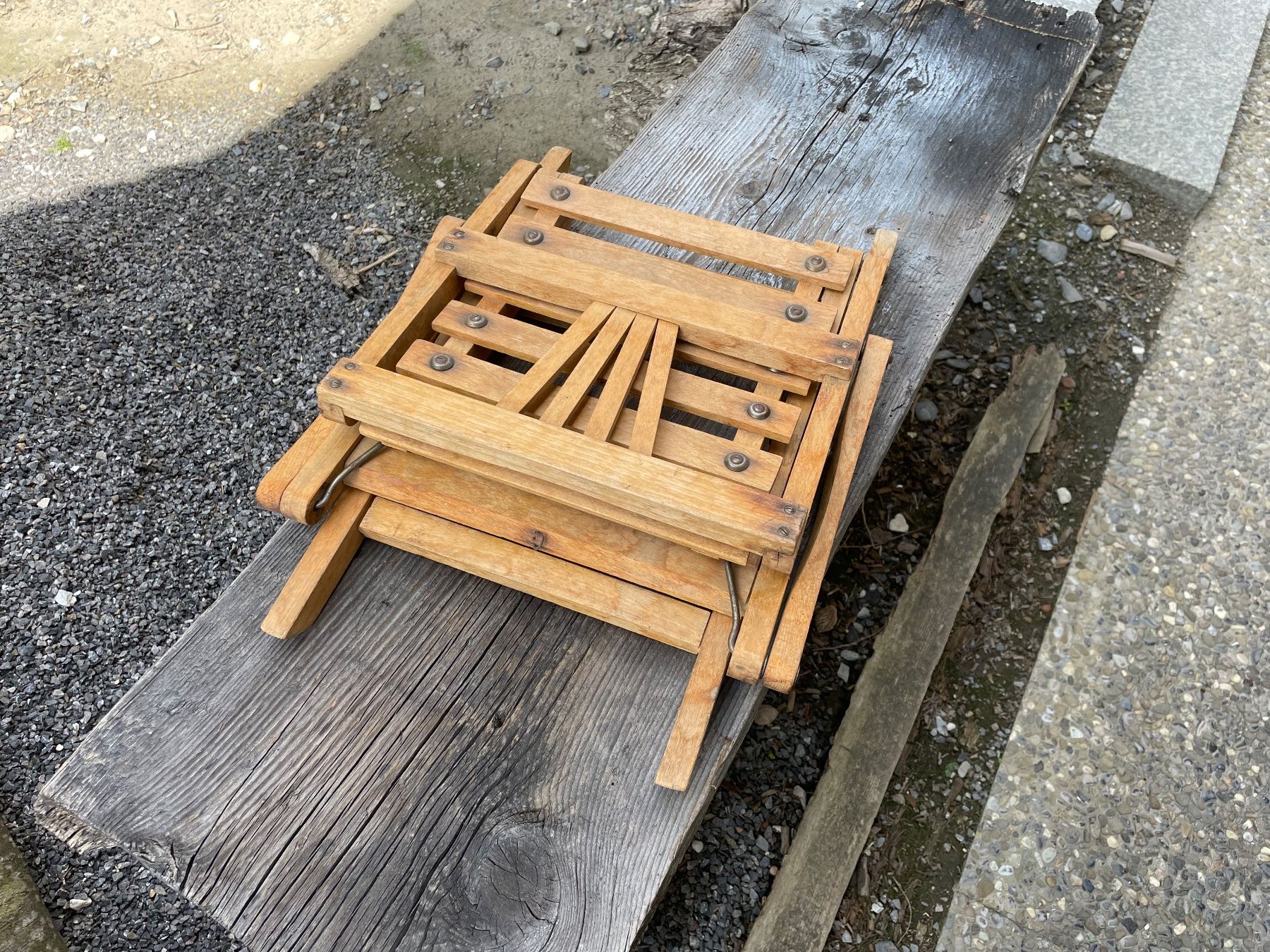 Sedie: Jolie chaise en bois. – Usato da Leytron venduto da ACLEONARD01 2