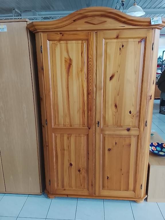 Schränke: 2türiger Kleiderschrank / Schrank – Gebraucht aus Neuhausen am Rheinfall von galleria13