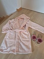 Bademantel  mit hübchen Pantoffeln 