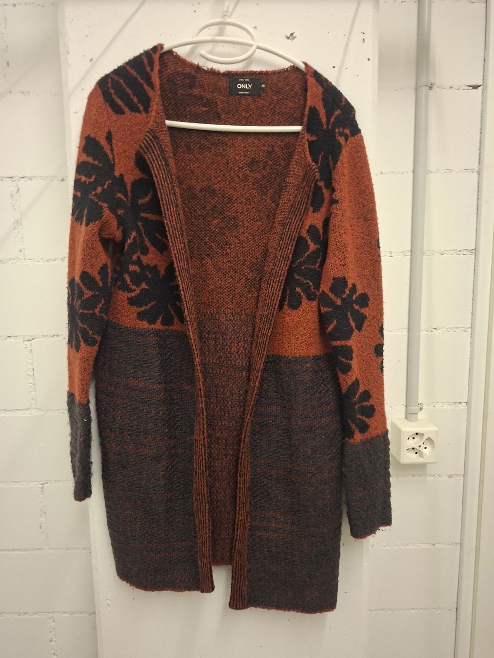 Maglioni & Felpe: Only Strickjacke XS, Herbst Look – Usato da Lengwil venduto da Gastman45