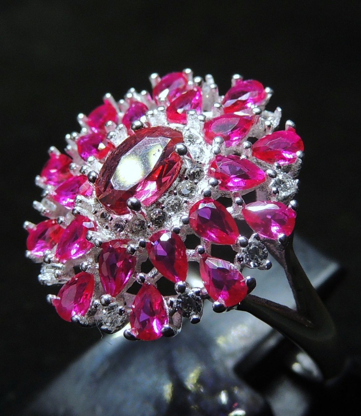 Anelli: Silber 925 Fingerring mit synthetischem Rubin – Nuovo e nell'imballaggio originale da Waldenburg venduto da schaller707 1