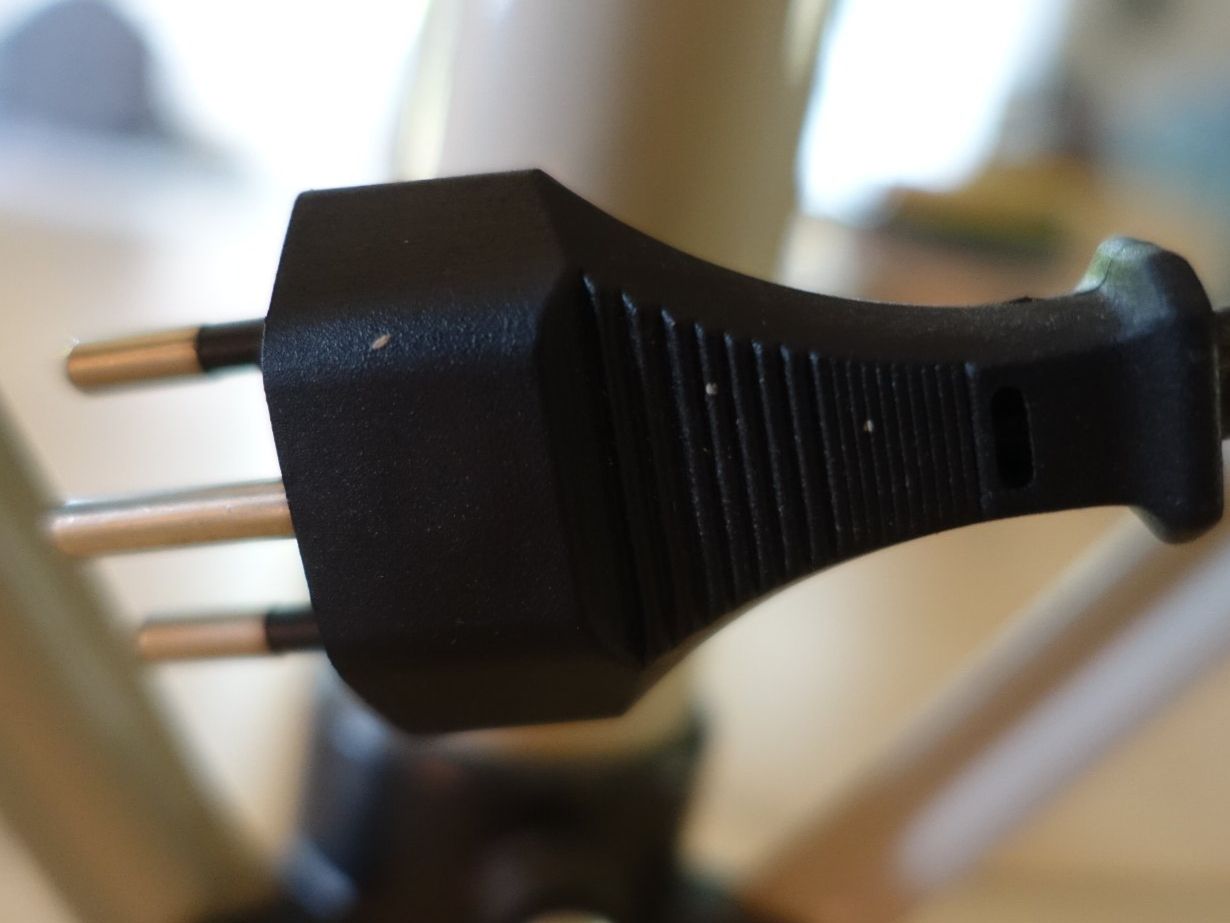 Lampade: Baustrahler mit Stativ 500W – Usato da Pâquier-Montbarry venduto da phi_5v2r 3