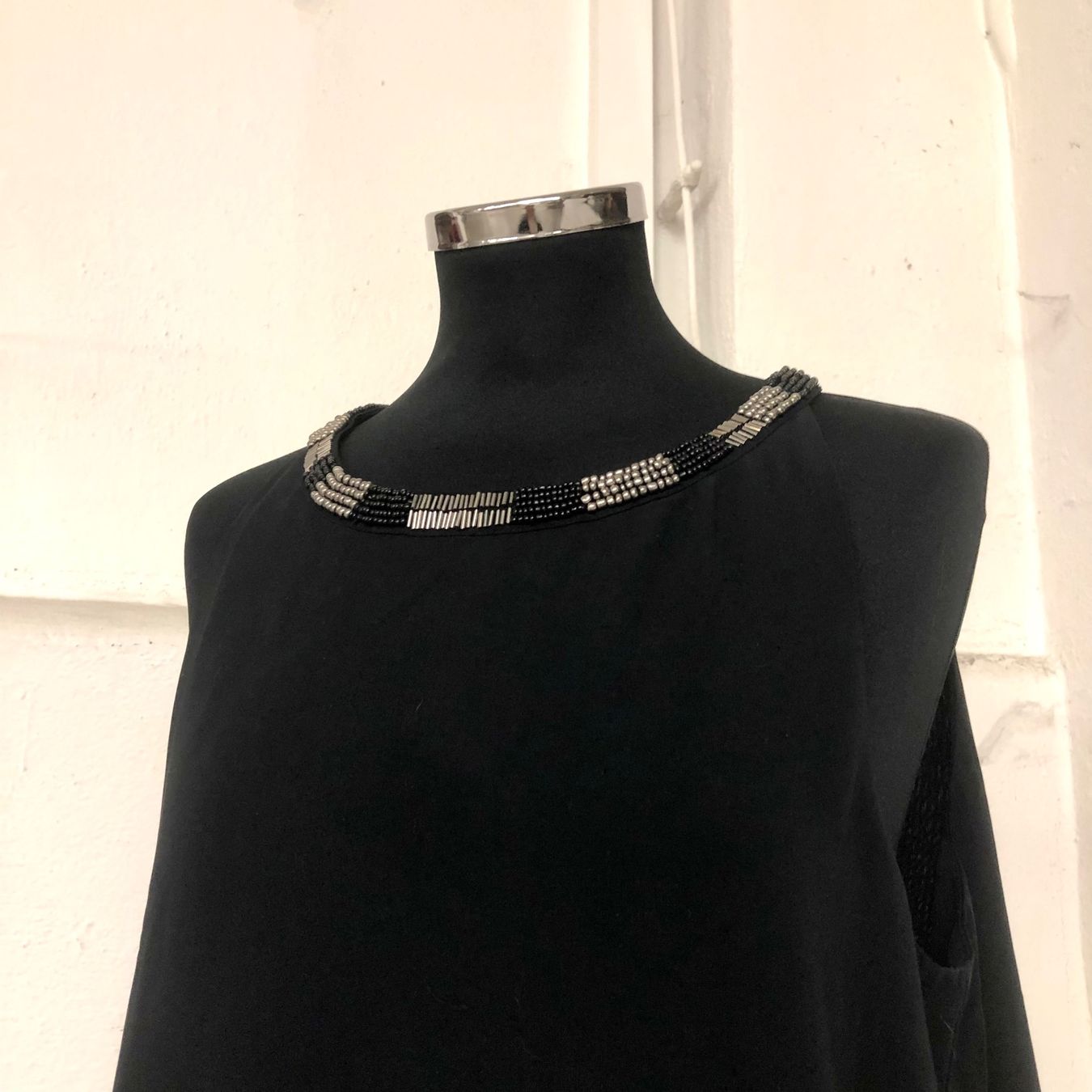 Esprit Tops: Esprit Oberteil schwarz Grösse 42 mit Perlenkragen – Gebraucht aus Brienz BE von Kokolea84 1