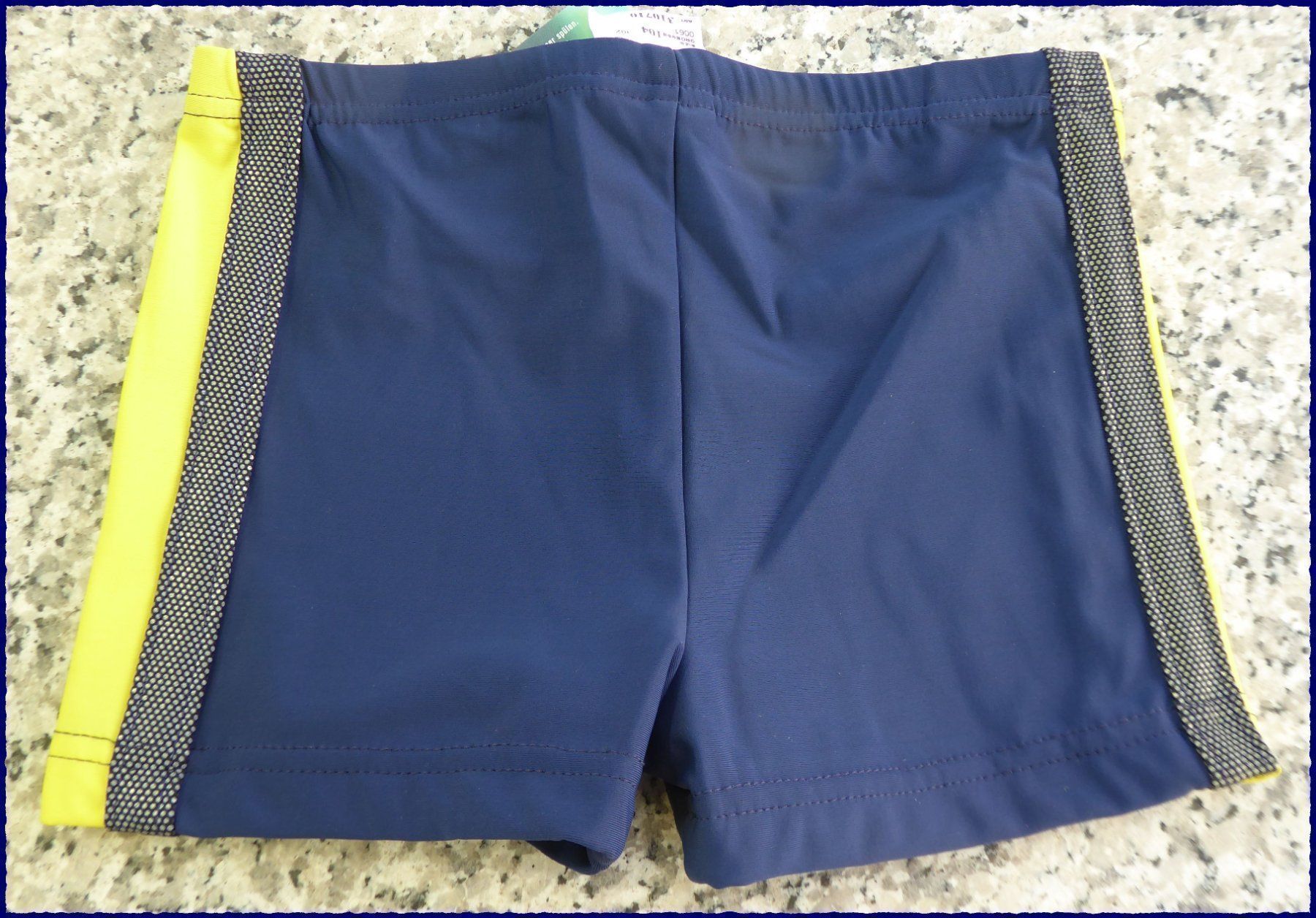 Badehosen: 🌞 Modische Boxer-Badehose Gr. 104 – Neu und originalverpackt aus Oberglatt ZH von XXL-Verkauf 1