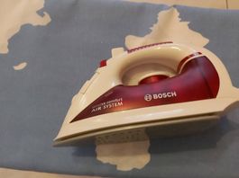Kinderbügeltisch mit bügeleisen