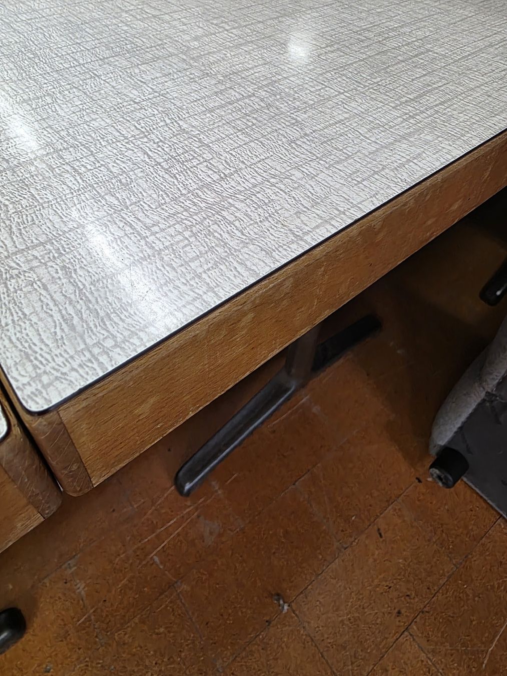 Horgen Glarus Tische: Original Designklassiker Beizentisch Horgenglarus – Gebraucht aus Lichtensteig von Polsterwerk 1