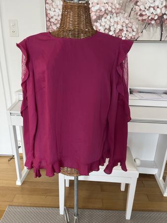 Bluse mit Rüschen und Spitzeinsatz an Schultern, Vila, S