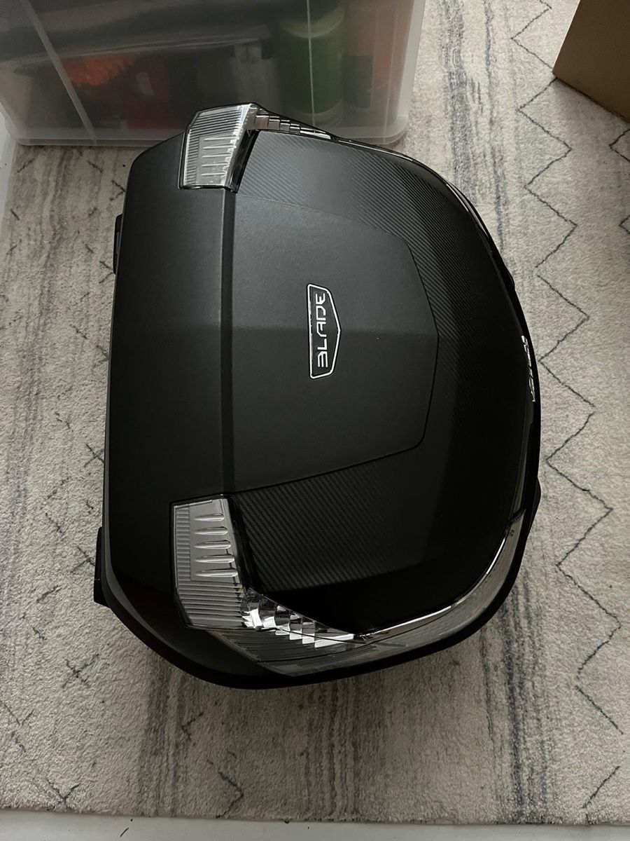 Givi Topcase: Givi Topcase B47 Blade Tech – Nuovo (secondo la descrizione) da Gerzensee venduto da eos01 1