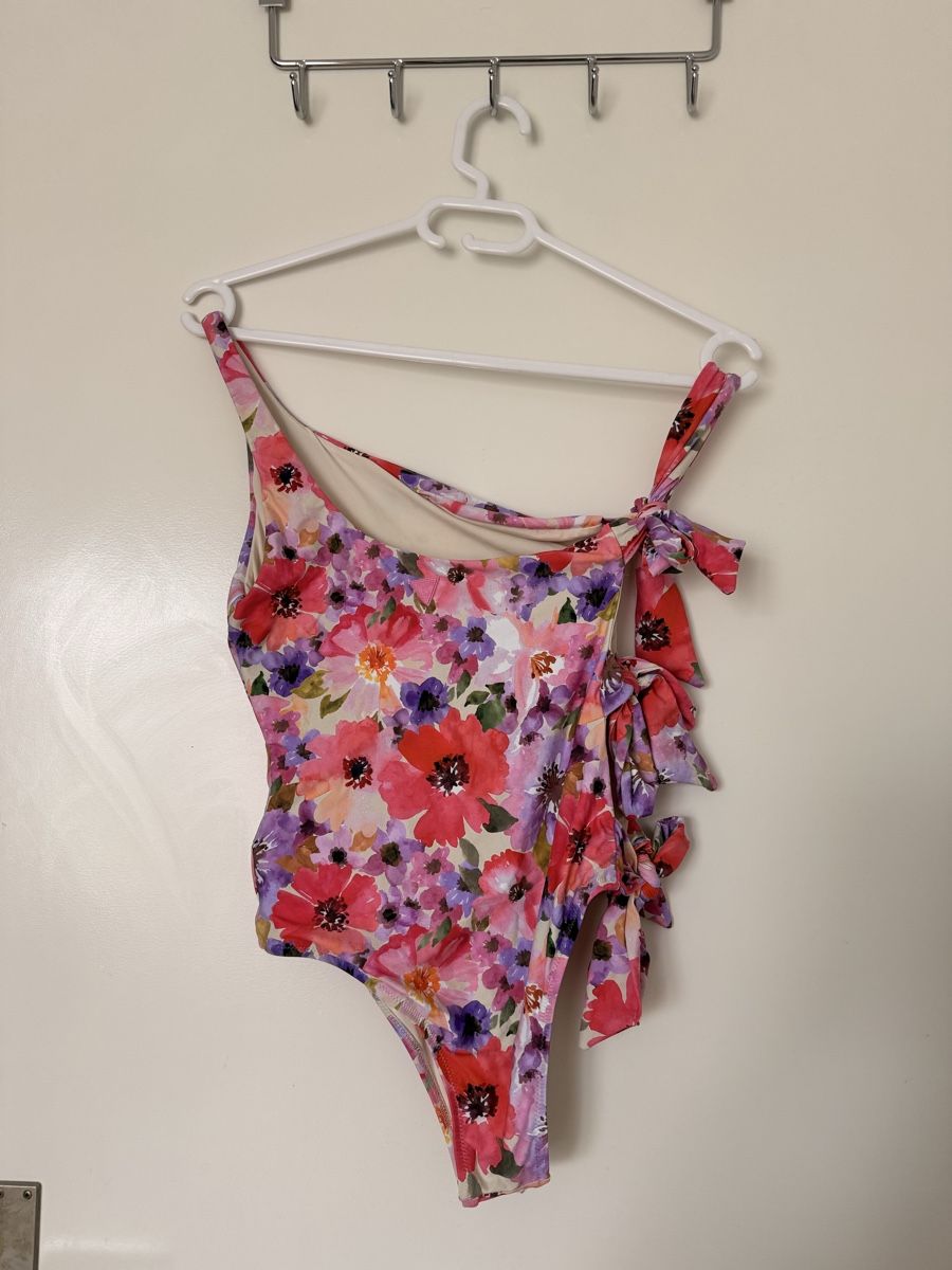 Guess Costumi da bagno & Bikini: Badeanzug Guess geblümt rosa S – Usato da Affoltern am Albis venduto da meliii55