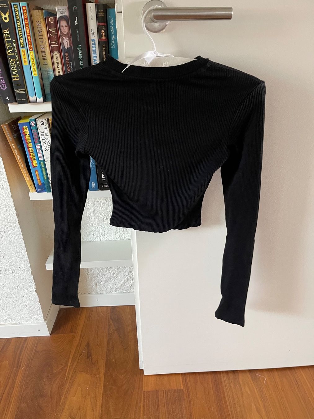 Bershka Tops: Haut noir – D'occasion à Lausanne par ine_6c2m 1