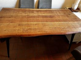Massivholztisch mit Naturkante, 160x90