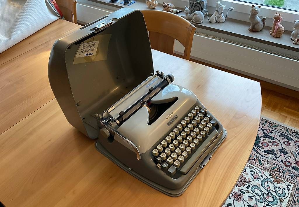 Macchine da scrivere: Alte Schreibmaschine von Adler – Usato da Laufen venduto da Babouche4242 3