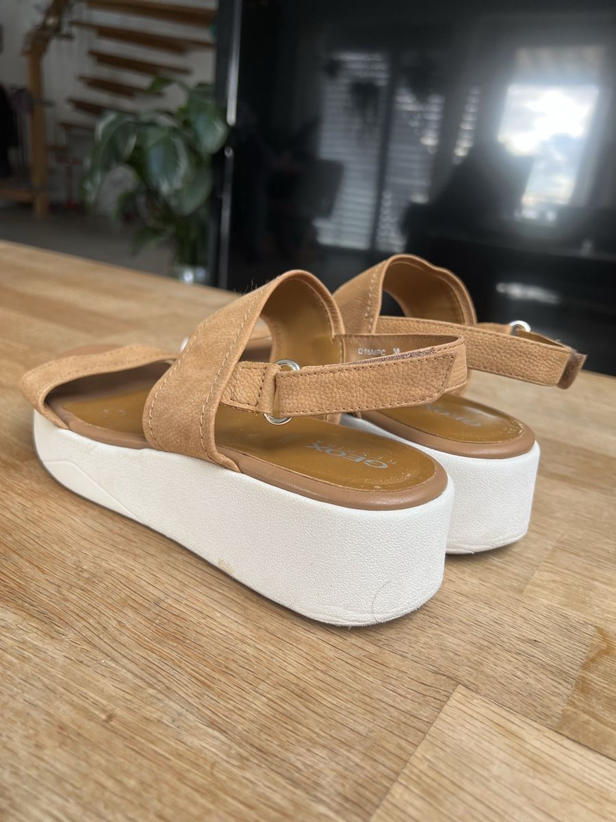 Geox Damenschuhe: Geox Sandale Gr. 38, Beige – Gebraucht aus Langenthal von ivet7 2