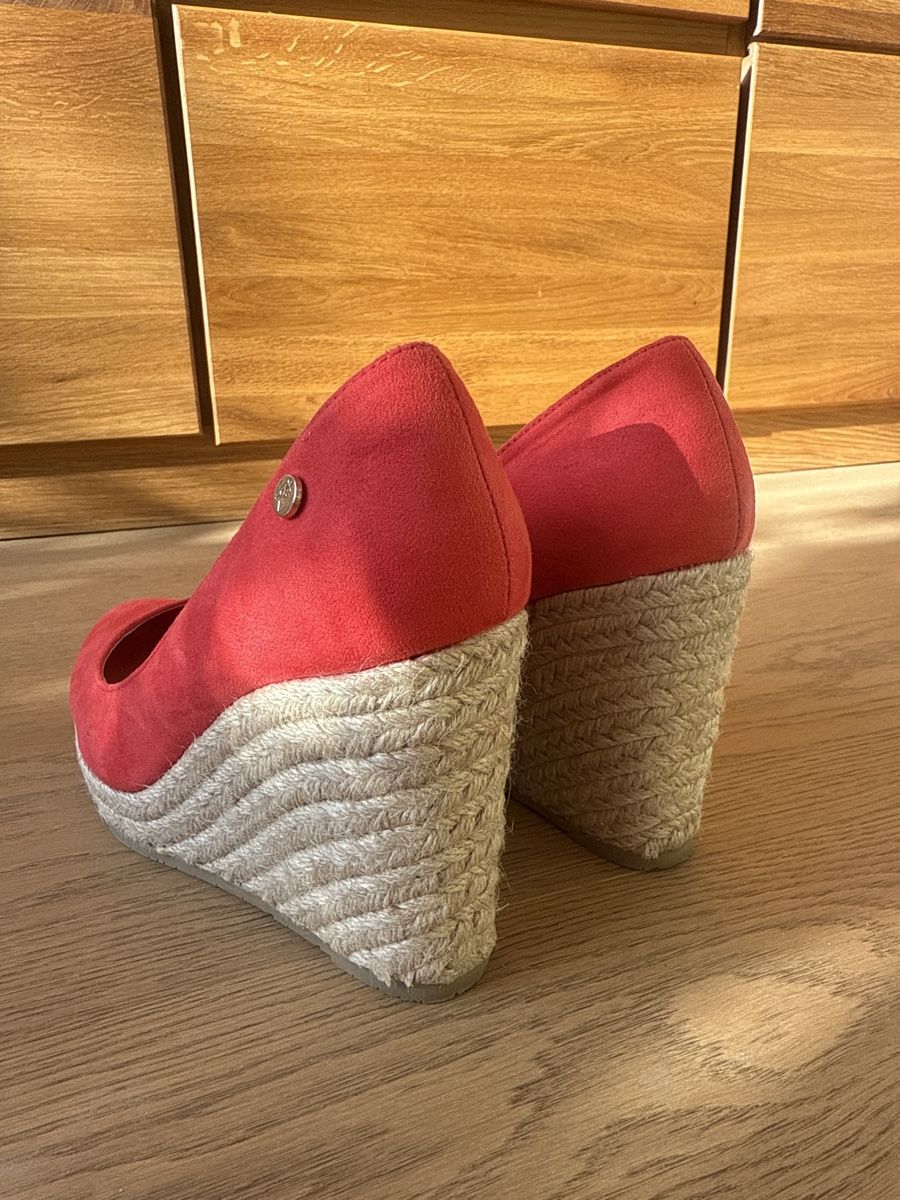 Scarpe da donna: Pumps mit Keilabsatz, Damenschuhe Gr 39 – Nuovo (secondo la descrizione) da St. Gallen venduto da gat_kp29 1