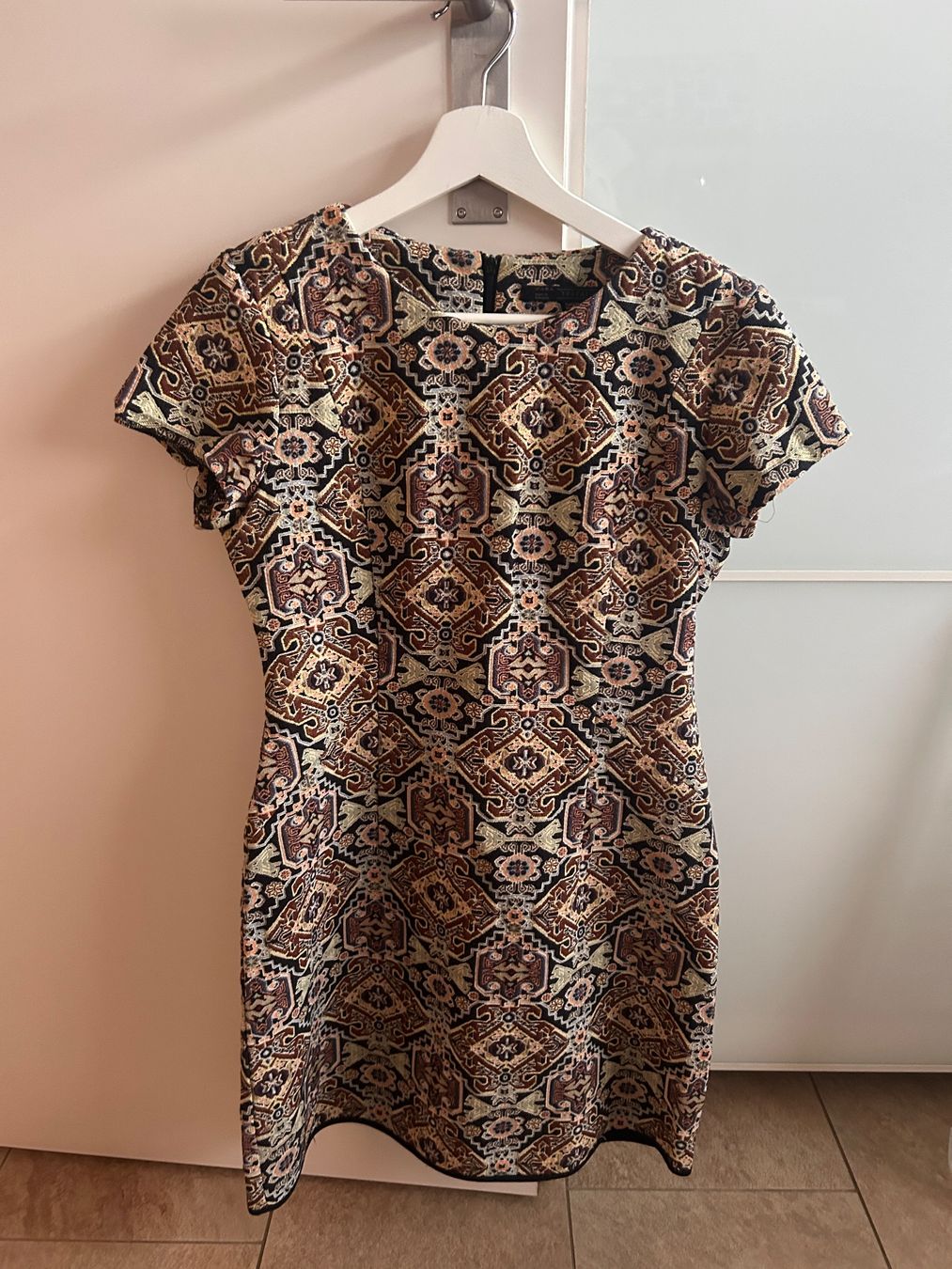 Zara Robes: ZARA – D'occasion à Bönigen par zis_bnd7