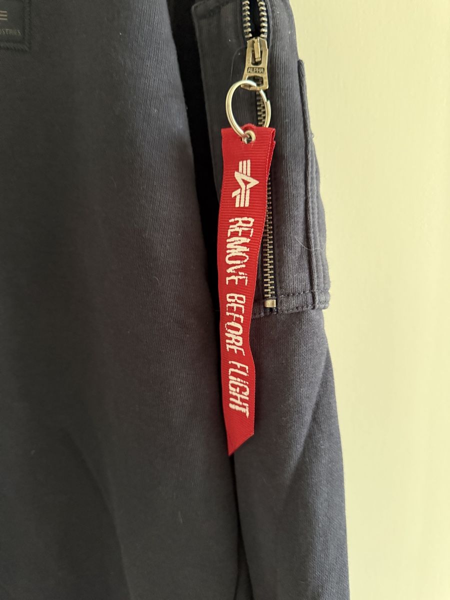 Alpha Industries Maglioni & Felpe: Pullover alpha Industries L gr – Usato da Dübendorf venduto da Ilsaporedelviaggio 1