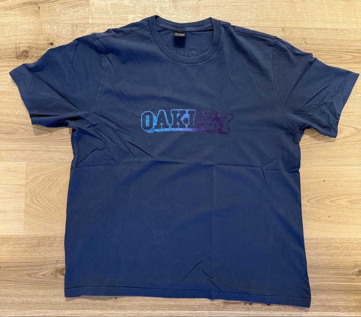 Oakley T-shirt: OAKLEY T-SHIRT XL – Usato da Grächen venduto da Range725