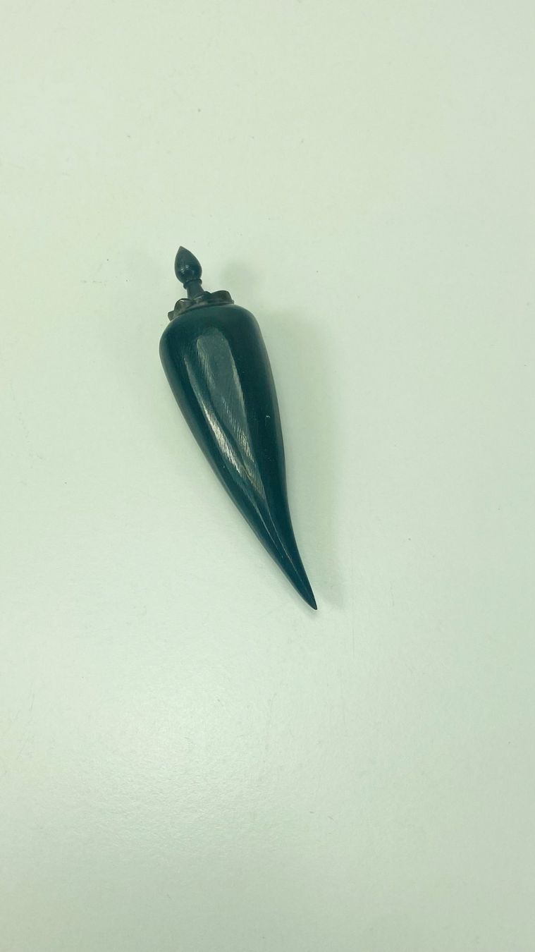 Anhänger: Amulett Horn oder Zahnstocher Behälter antik, handgeschnitzt – Gebraucht aus Zürich von Arche_Brockenhaus 3