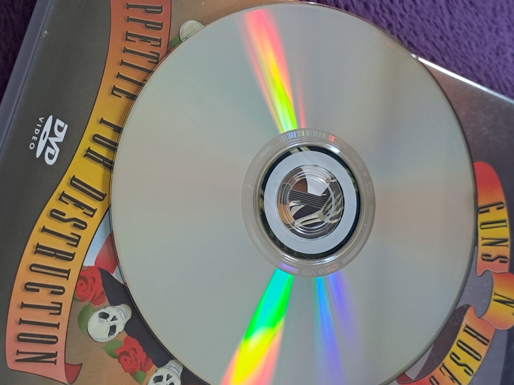 Tutti i DVDs: Guns N Roses DVD – Nuovo (secondo la descrizione) da Bitsch venduto da jajo79076 6