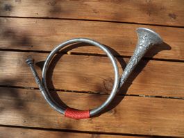 1 cor de chasse  (décoration)