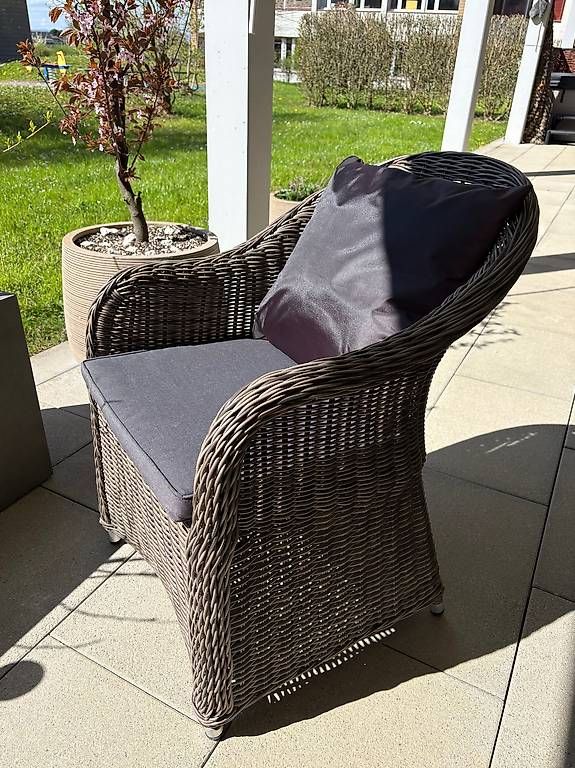 Set di tavolo e panche: ***Schnäppchen**Gartentisch Set mit Gartenstühlen Polyrattan – Usato da Siebnen venduto da Swissvip 2