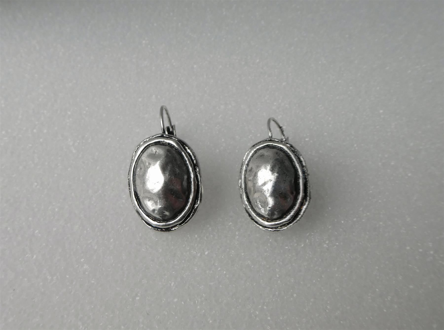 Boucles d'oreille: Ovale modische Ohrringe versilbert – D'occasion à Frauenfeld par dhour