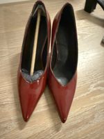 Damen Pumps rot Lackoptik spitz zulaufend guter Zustand