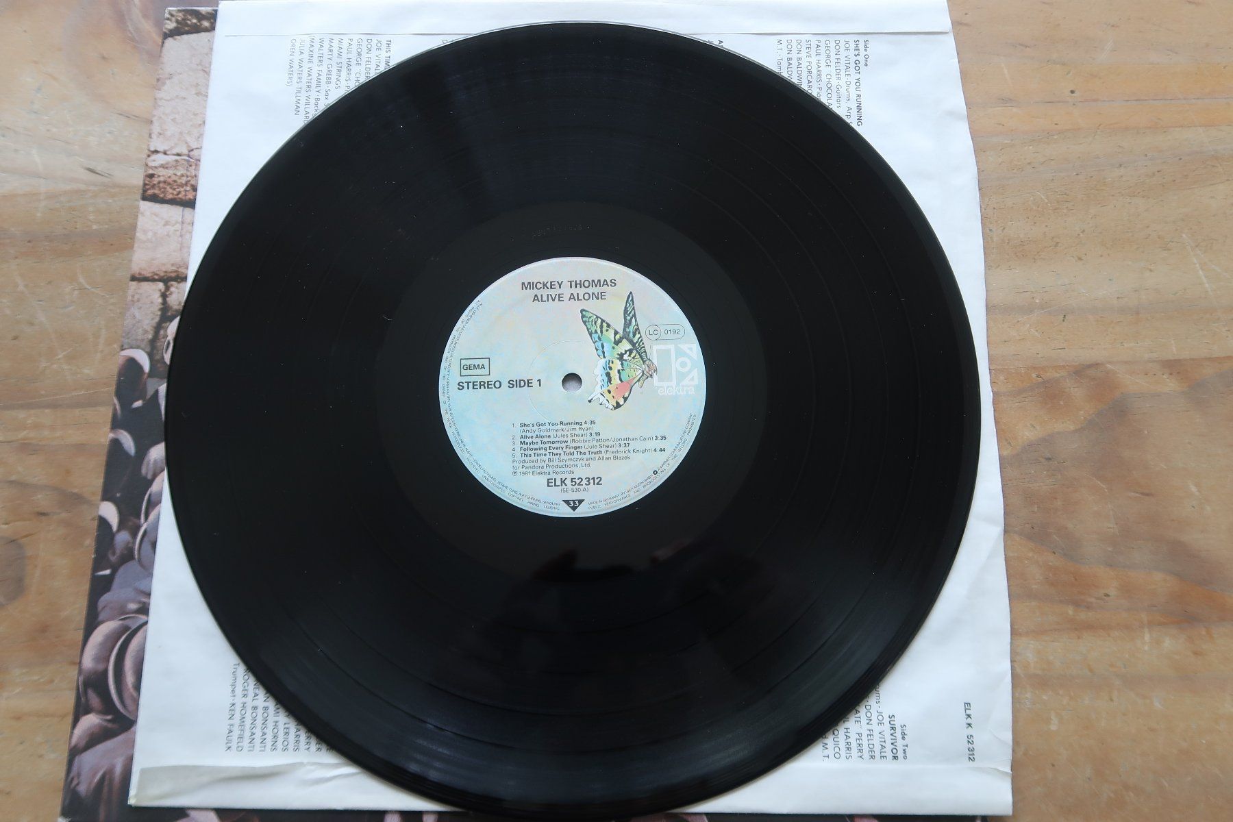 Dischi in vinile: MICKEY THOMAS - ALIVE ALONE - EX- STARTSHIP AOR - VINYL LP – Usato da Basel venduto da Patiscat 3
