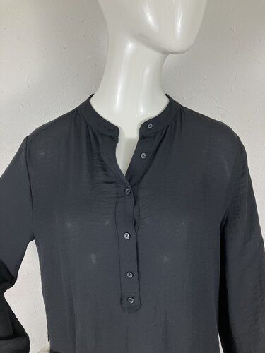 H&M Chemisiers: 2 Blusen (H&M und Mango) – D'occasion à Laupen ZH par kar_lfz6 2