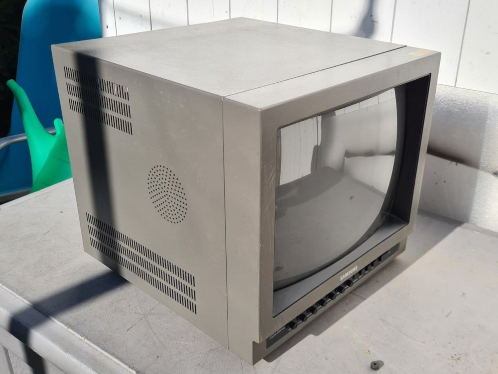 Samsung PVM CRT Monitor (Defect!) | Kaufen auf Ricardo