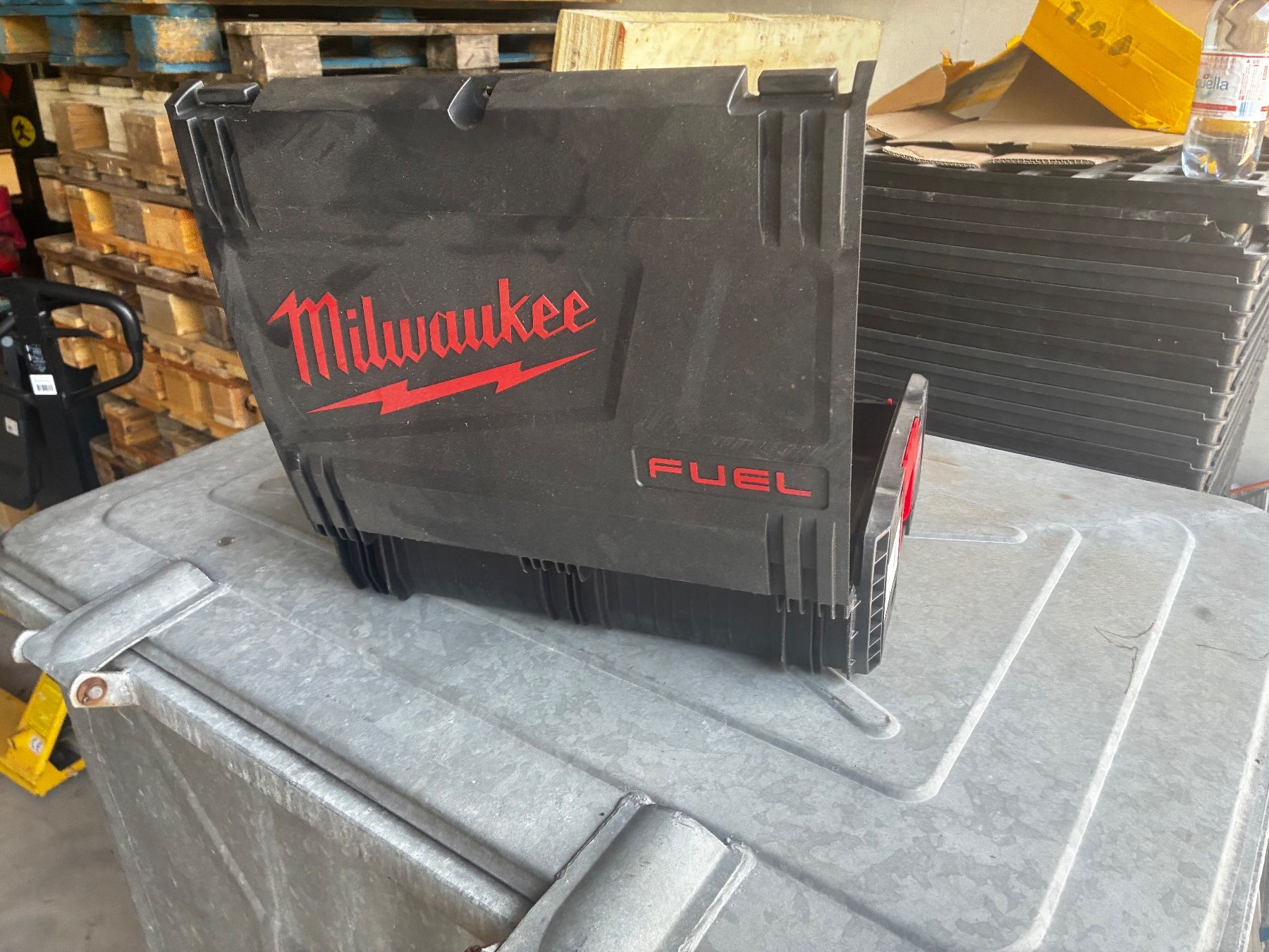 Milwaukee Reisekoffer: Milwaukee Maschinen-Koffer leer – Gebraucht aus Zollbrück von outlet16 3