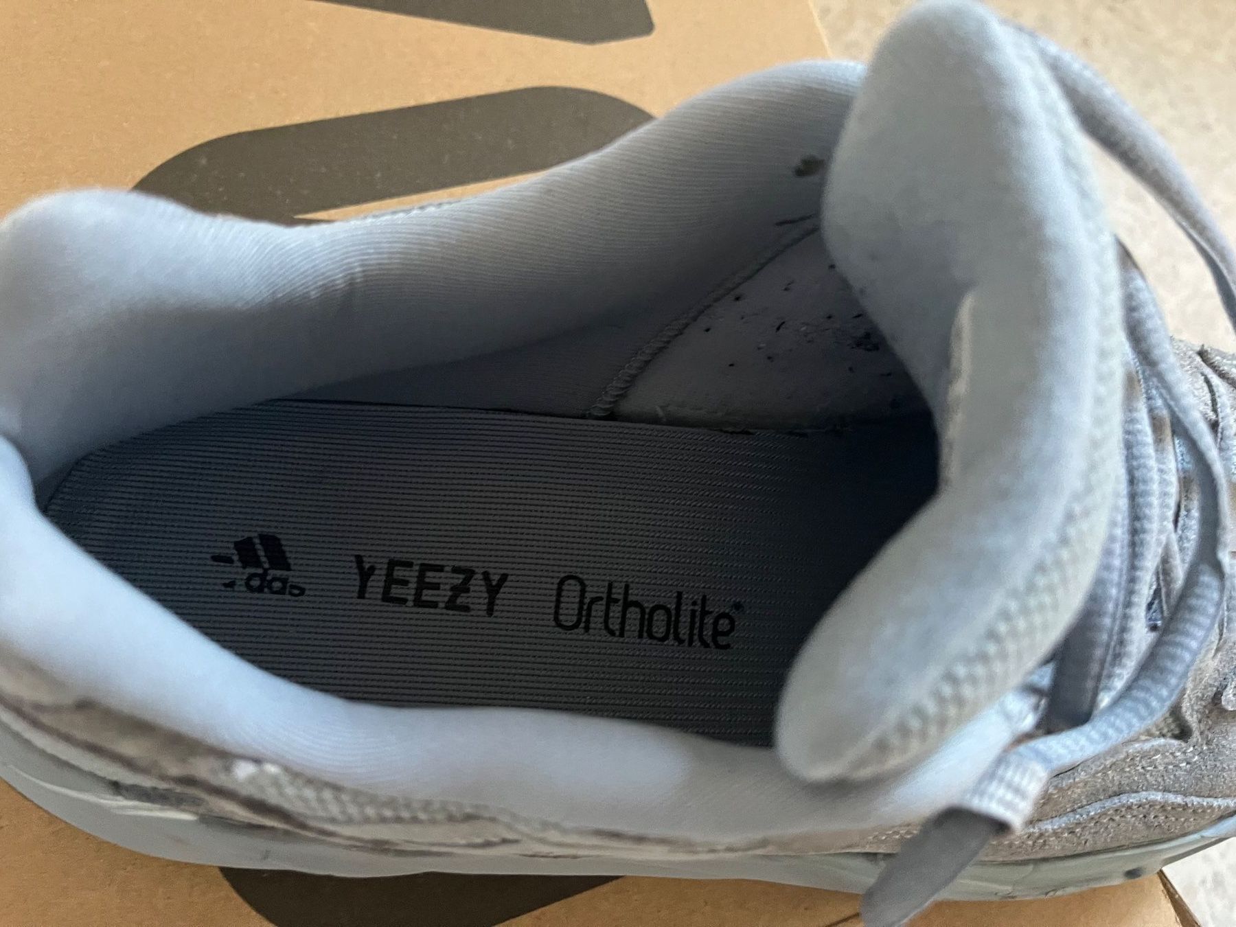Adidas Herrenschuhe: Adidas Yeezy Boost 700 V2 – Gebraucht aus Utzenstorf von Ismaele 7