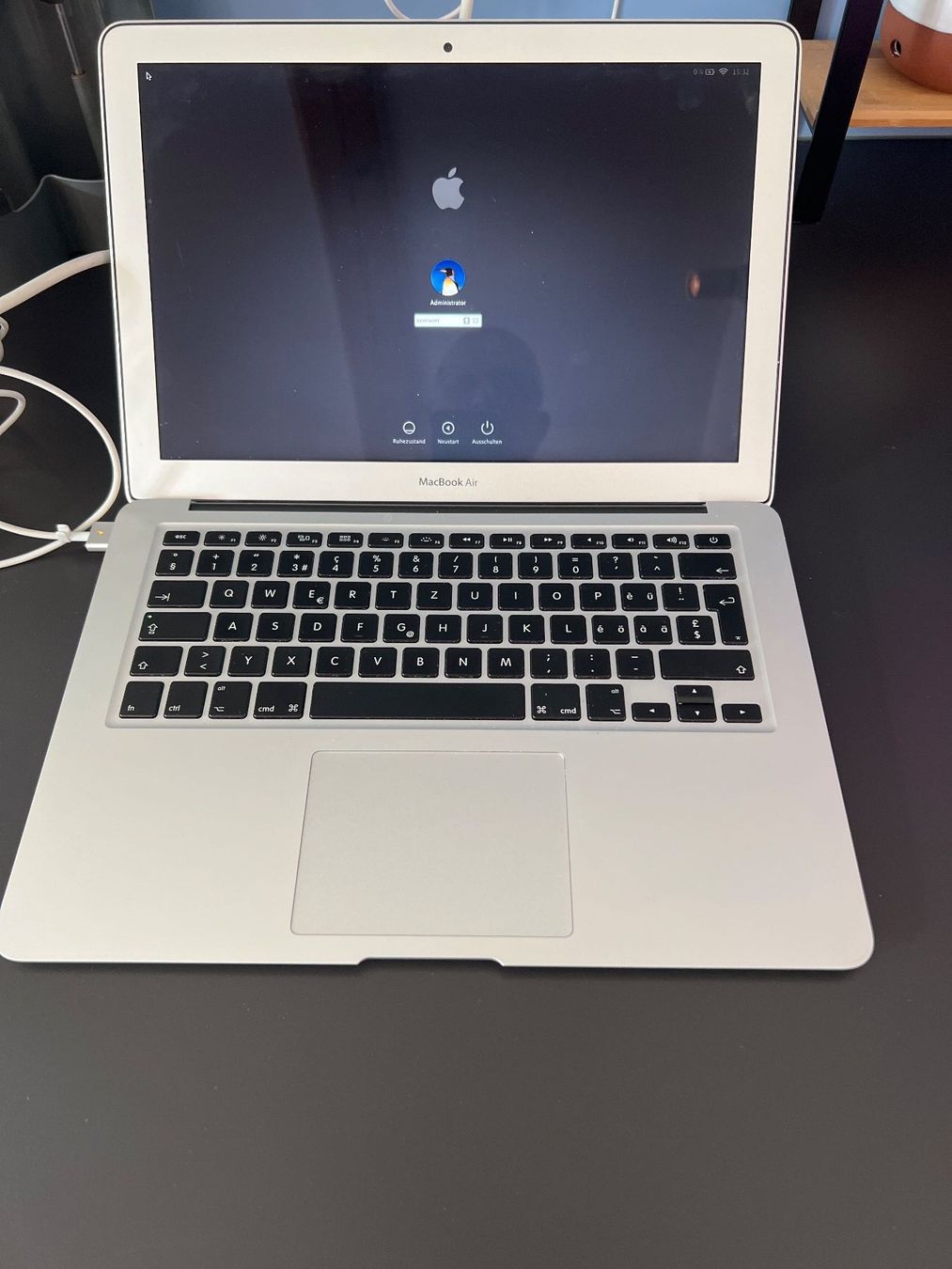 Apple Notebook: MacBook Air silber 13" mit Ladekabel – Usato da Kirchberg BE venduto da raifle