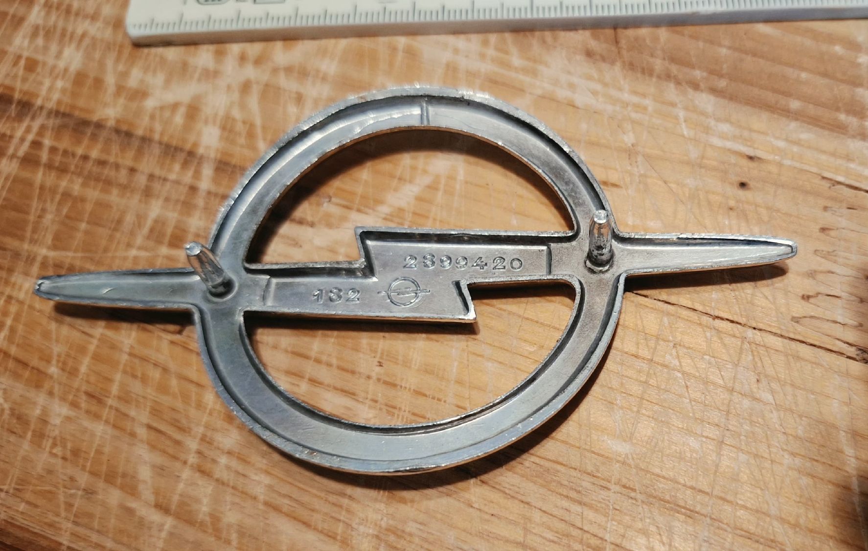 Opel Tutti pezzi di ricambio auto: 60er Jahre Opel-Blitz-Haubenemblem  – Usato da Triesen venduto da BLACKSHEEP75 4