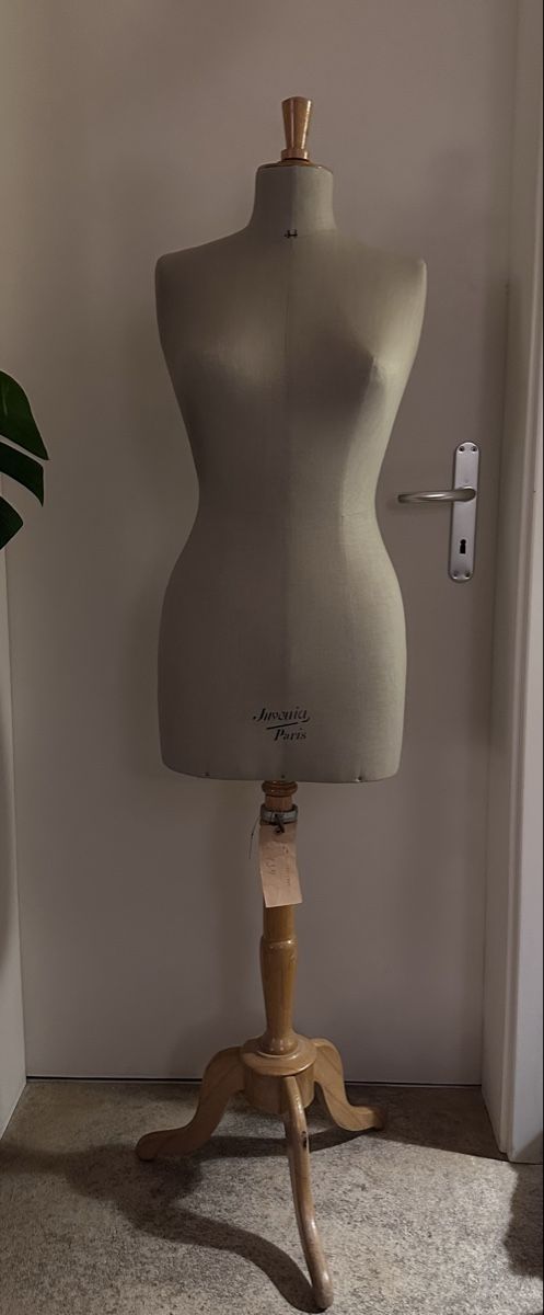 Allestimento di negozi e stand fieristici: Mannequin de couture – Usato da Les Acacias venduto da chl_f8bq 1